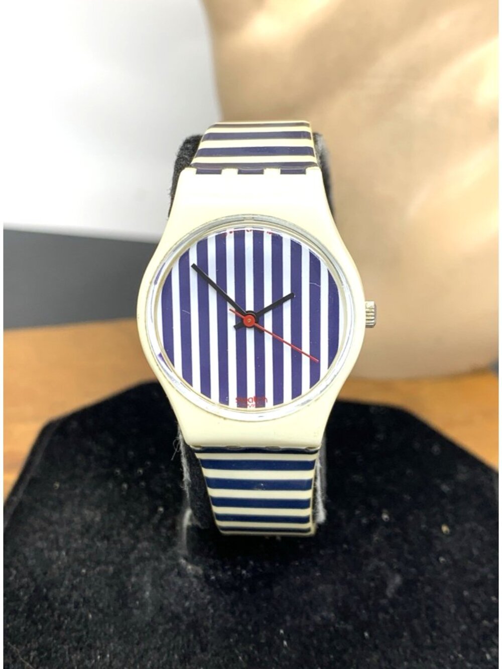 Swatch Women's Watch GW401 Swiss Quartz Stripes White Rubber Vintage 1987 25mm